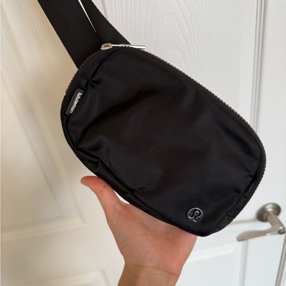 lululemon black belt bag